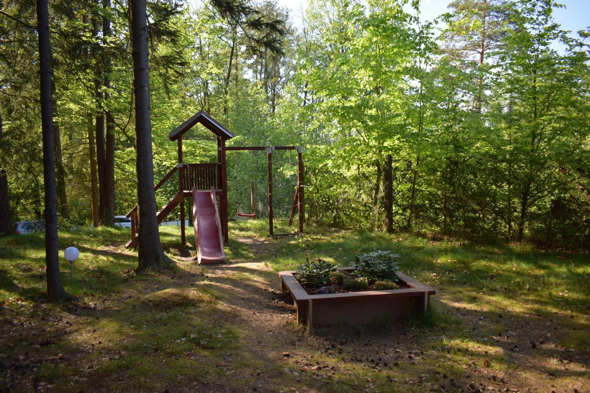 ホテル Treehouse U Rybnika Osecna エクステリア 写真