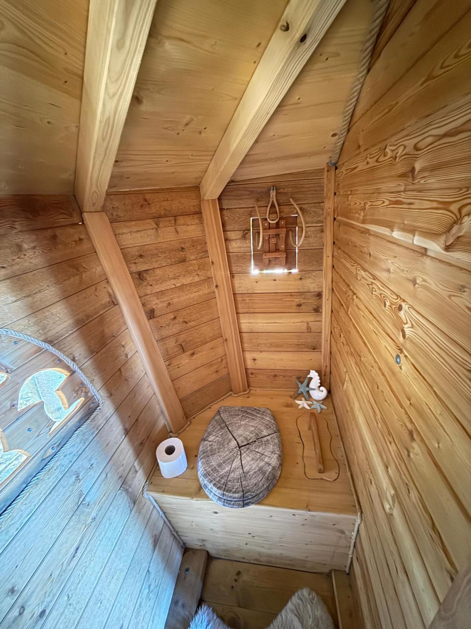 ホテル Treehouse U Rybnika Osecna エクステリア 写真